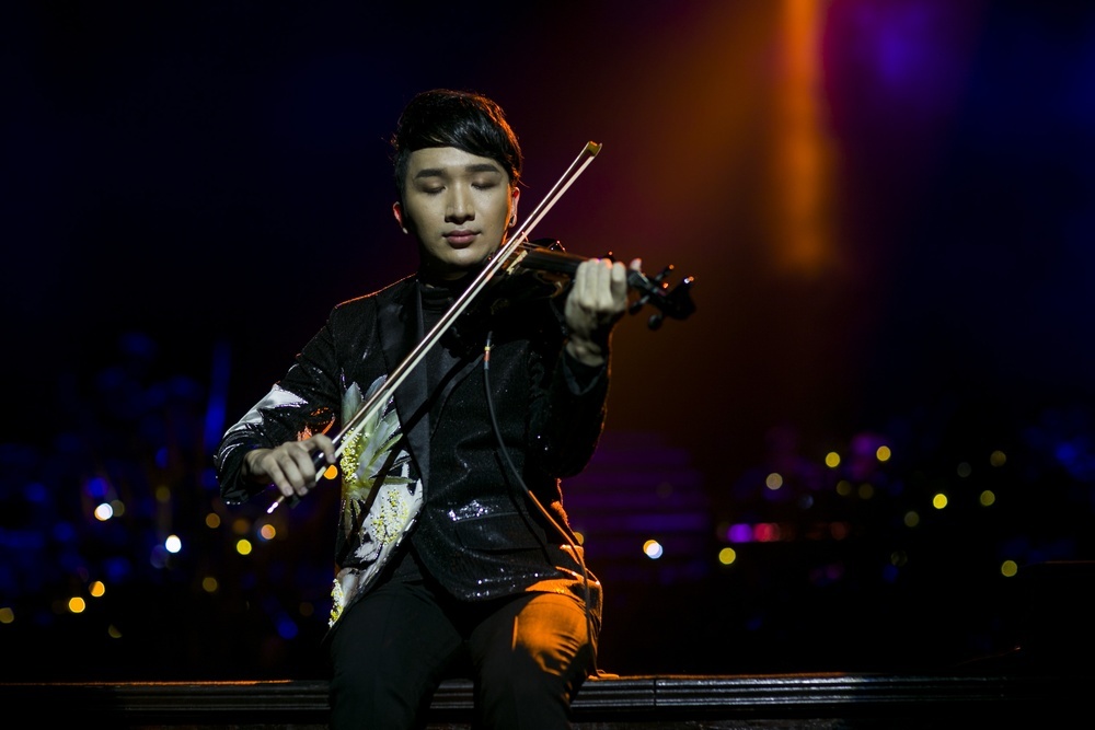 đêm diễn Hừng Đông Hoàng Rob ảnh 2 dem dien Hung Dong Hoang Rob anh 2
