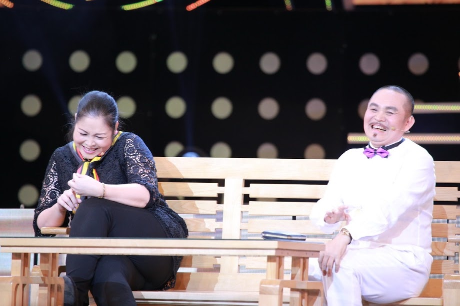 Hoai Linh gia gai anh 4