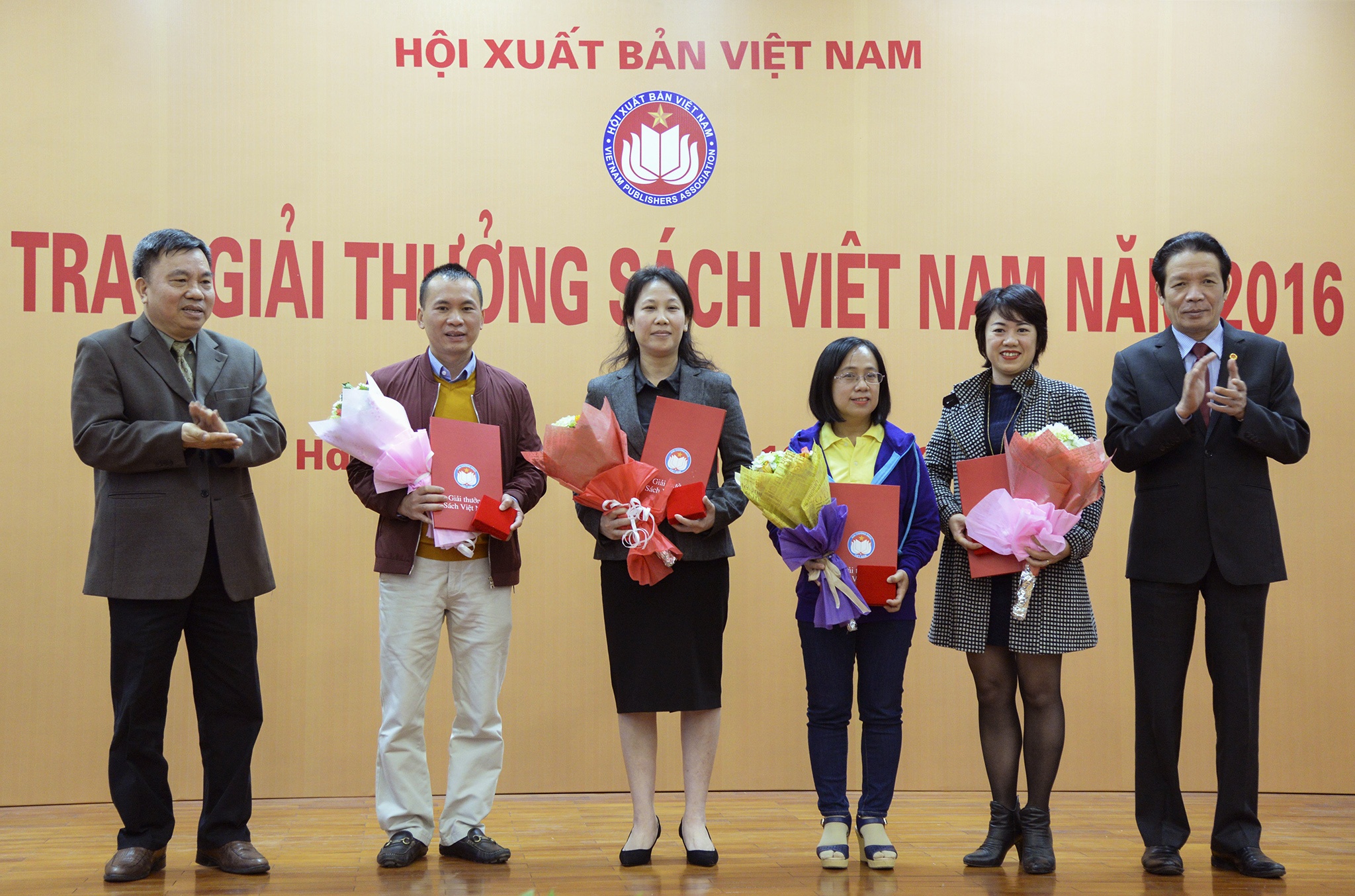 Hoi Xuat ban trao giai thuong Sach Viet Nam anh 2