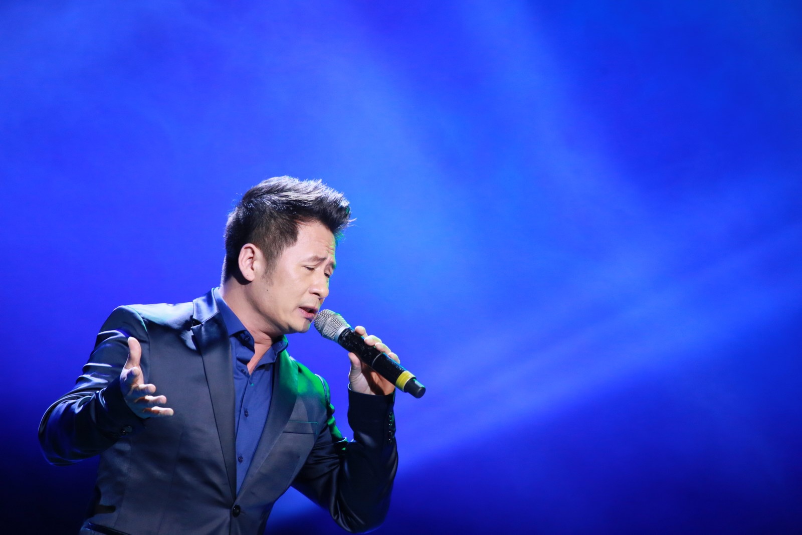 Thu Phuong roi micro anh 6