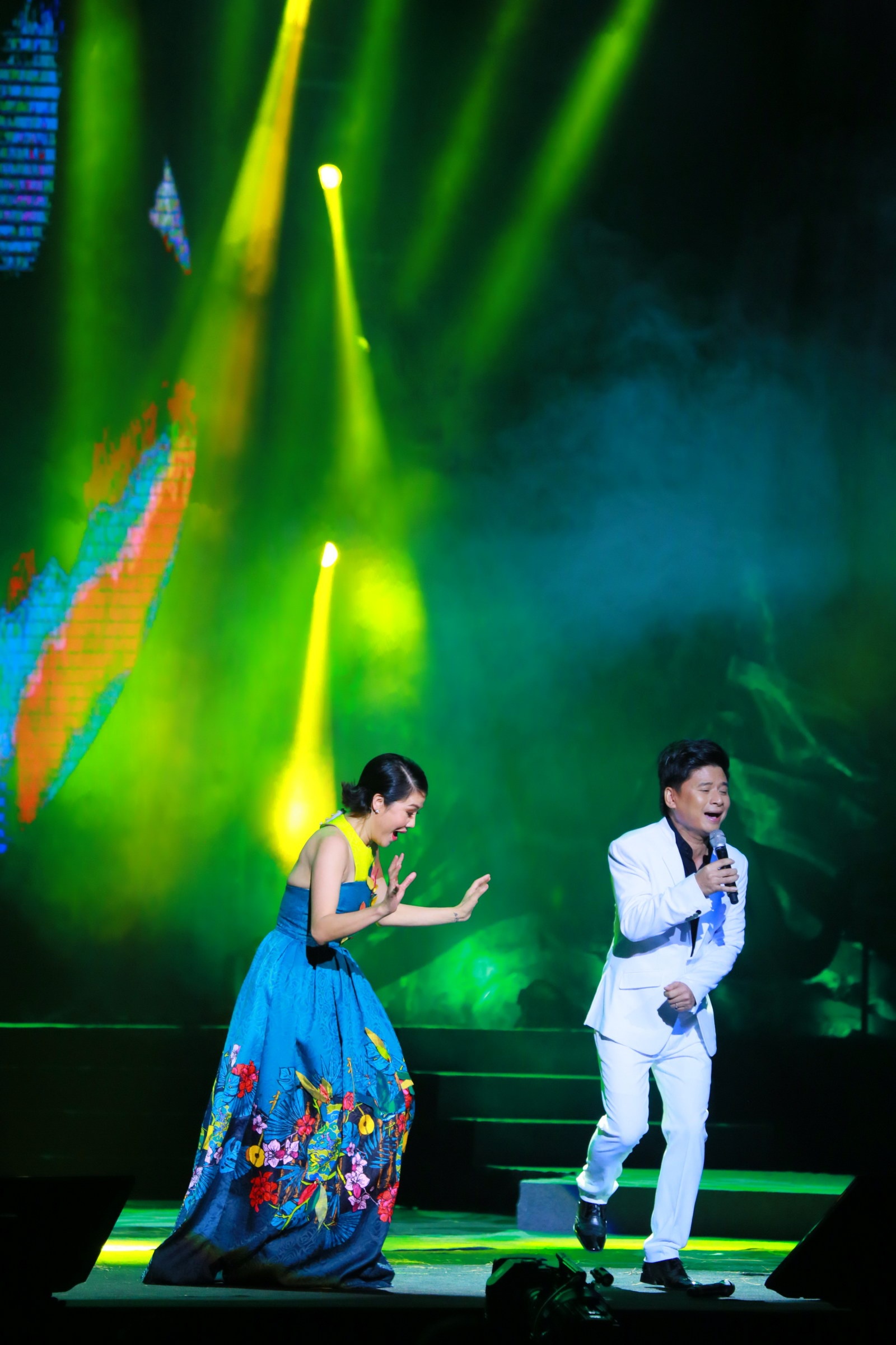 Thu Phuong roi micro anh 2