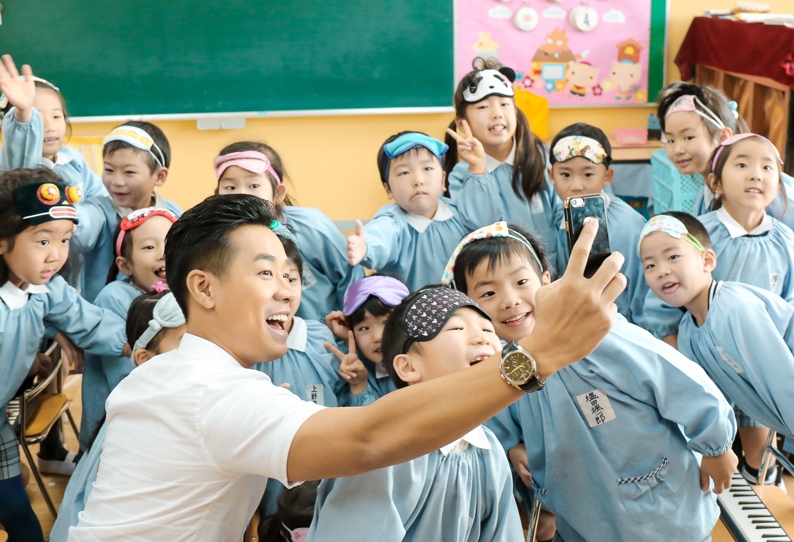 Nguyen Khang tap the duc, hoc thien cung tre em Nhat Ban hinh anh