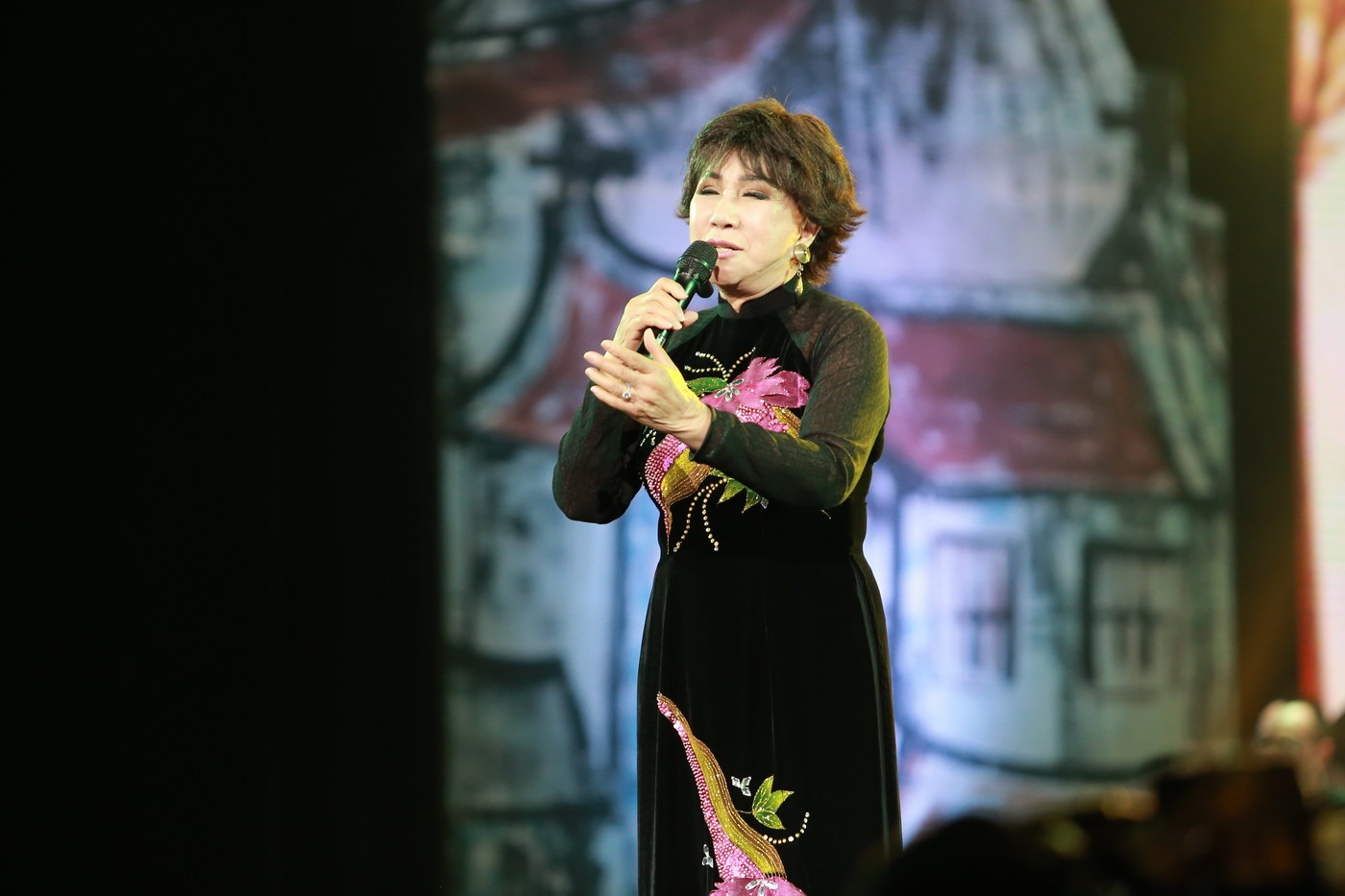 Le Uyen roi nuoc mat anh 4