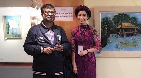 Dien vien Luong Giang mang tranh thieu nu ao dai den An Do hinh anh