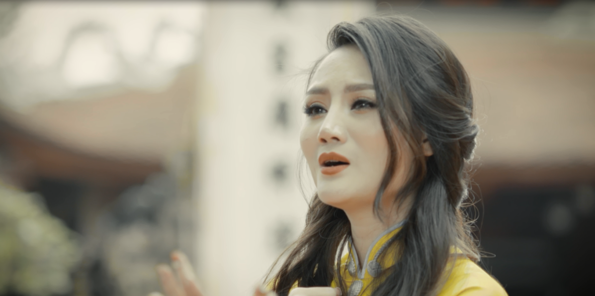 Sao mai Phuong Thuy ra mat MV ve chu hieu trong dip Tet hinh anh