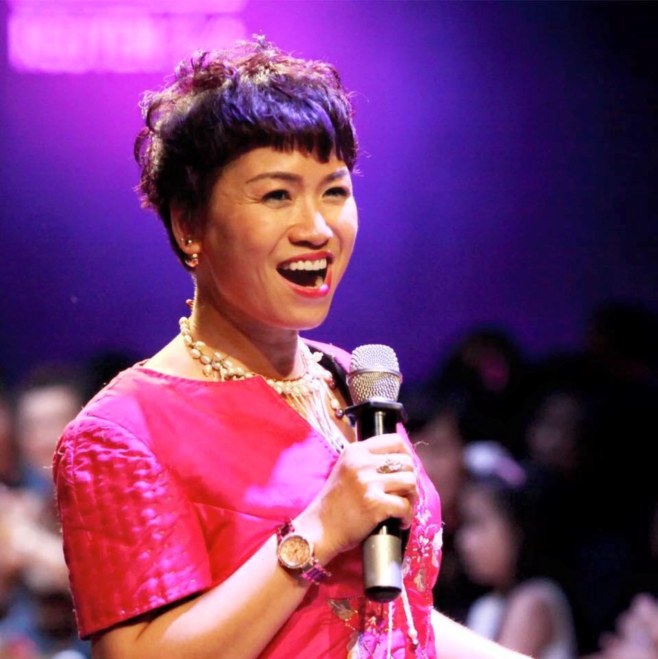 nhà thiết kế xuân thu áo dài ảnh 1 nha thiet ke xuan thu ao dai anh 1