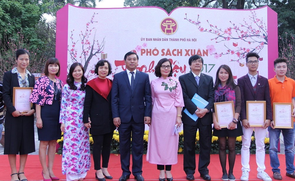 Pho Sach Xuan doanh thu anh 2