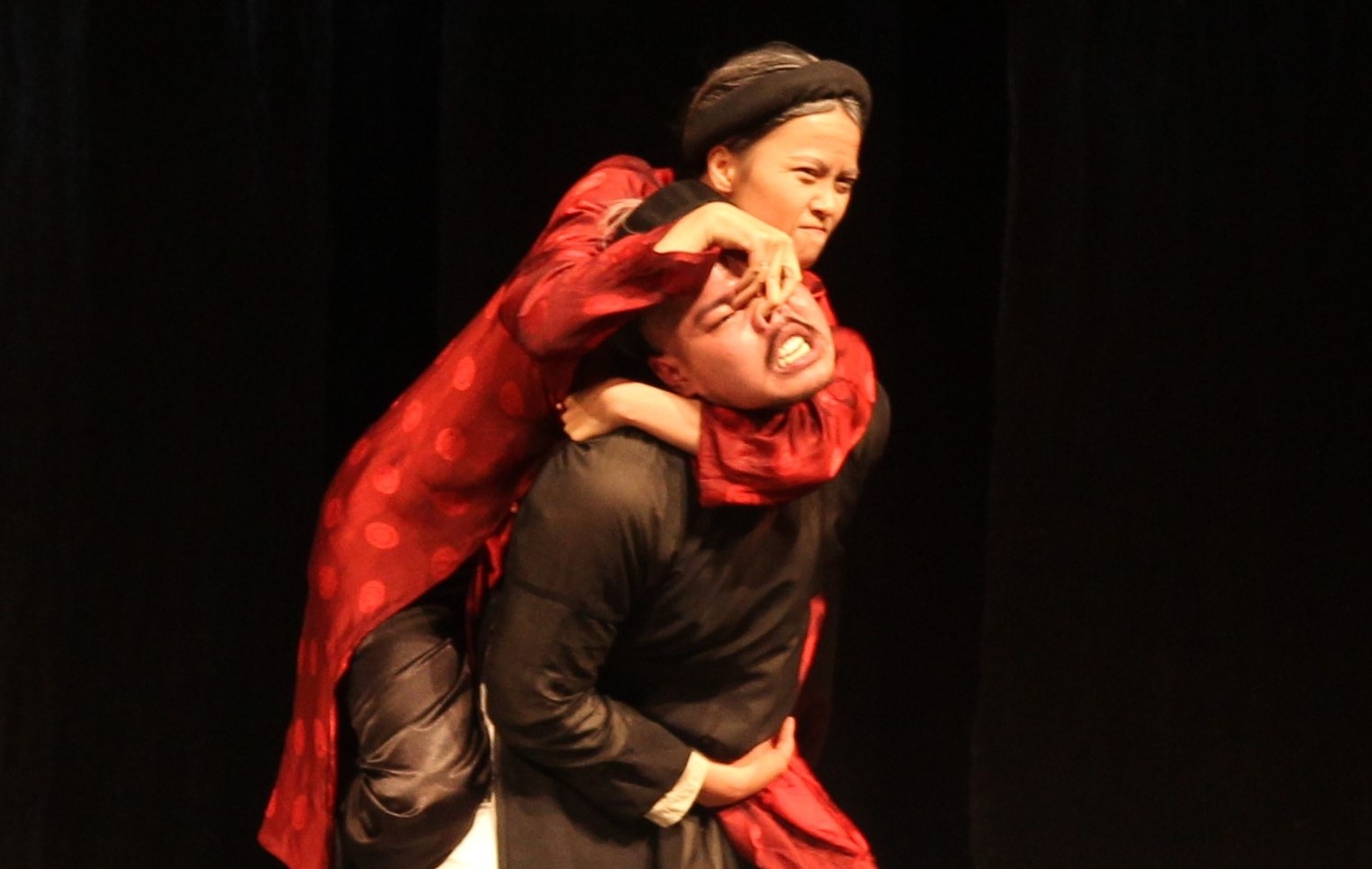 Tran Luc bien vo hai xep hang mua ve thanh 'khong the cuoi' hinh anh