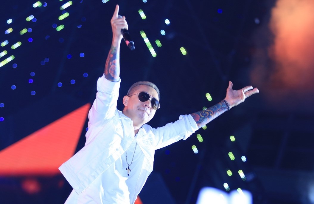 Tuan Hung bieu dien tro lai sau khi phai nhap vien hinh anh