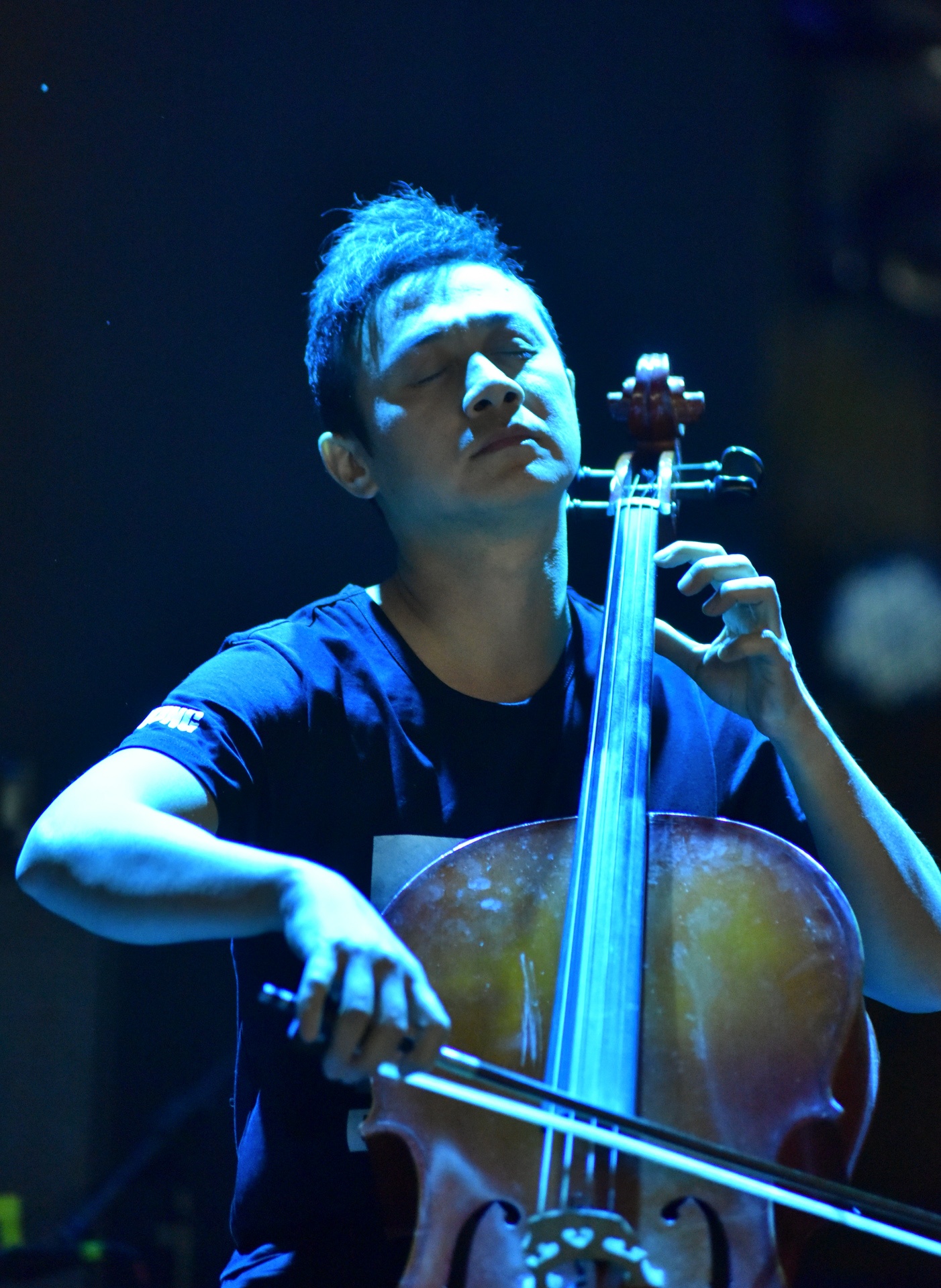 Doi ban tay thap lua anh 1