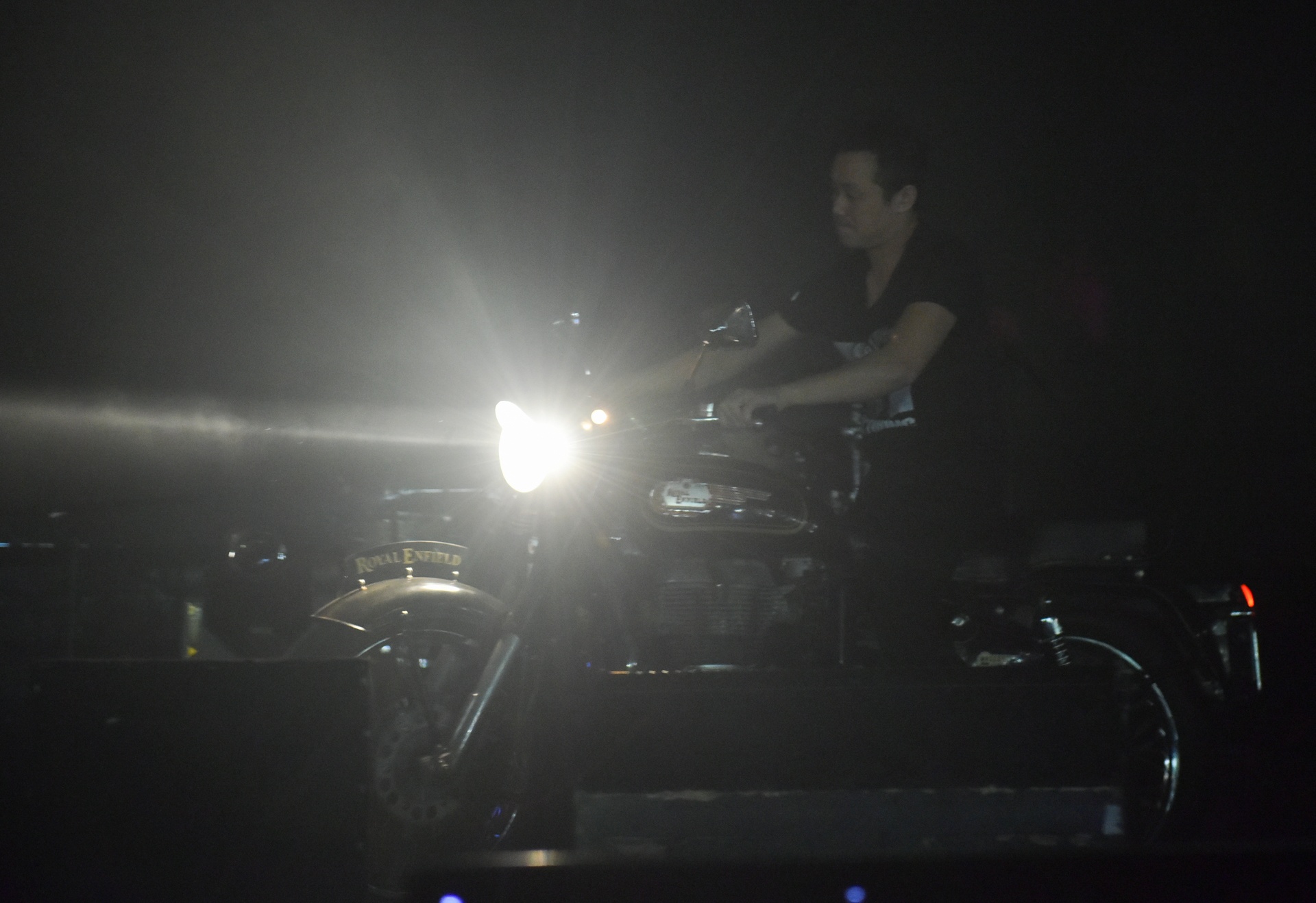 Doi ban tay thap lua anh 3