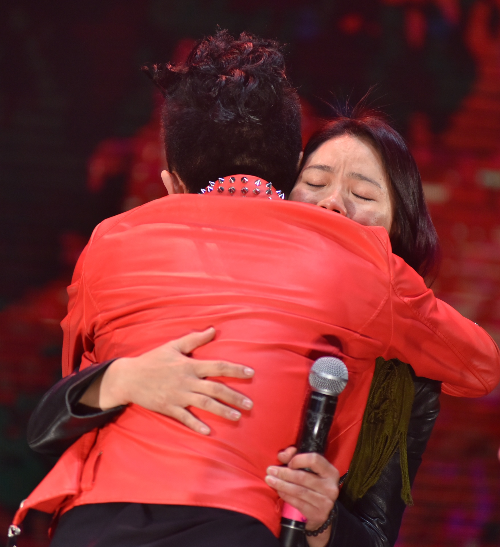 Doi ban tay thap lua anh 8