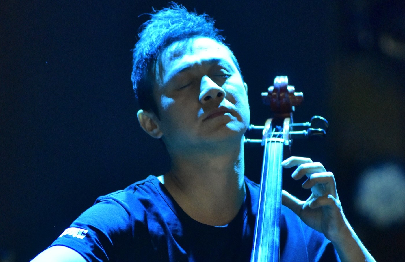 MC Anh Tuan gay xuc dong khi di xe cua Tran Lap ra san khau hinh anh