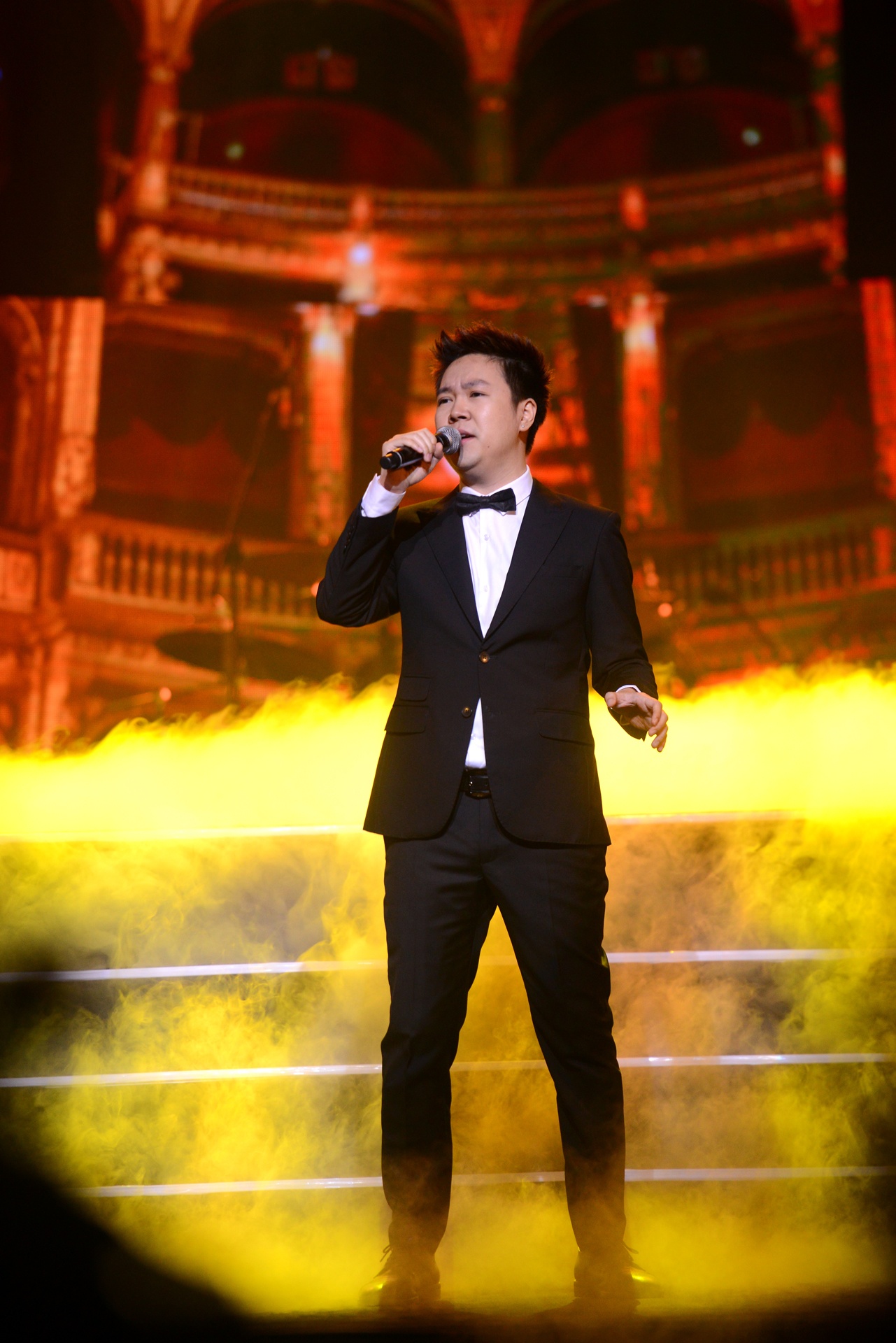 Tuan Hung Le Quyen song ca anh 11