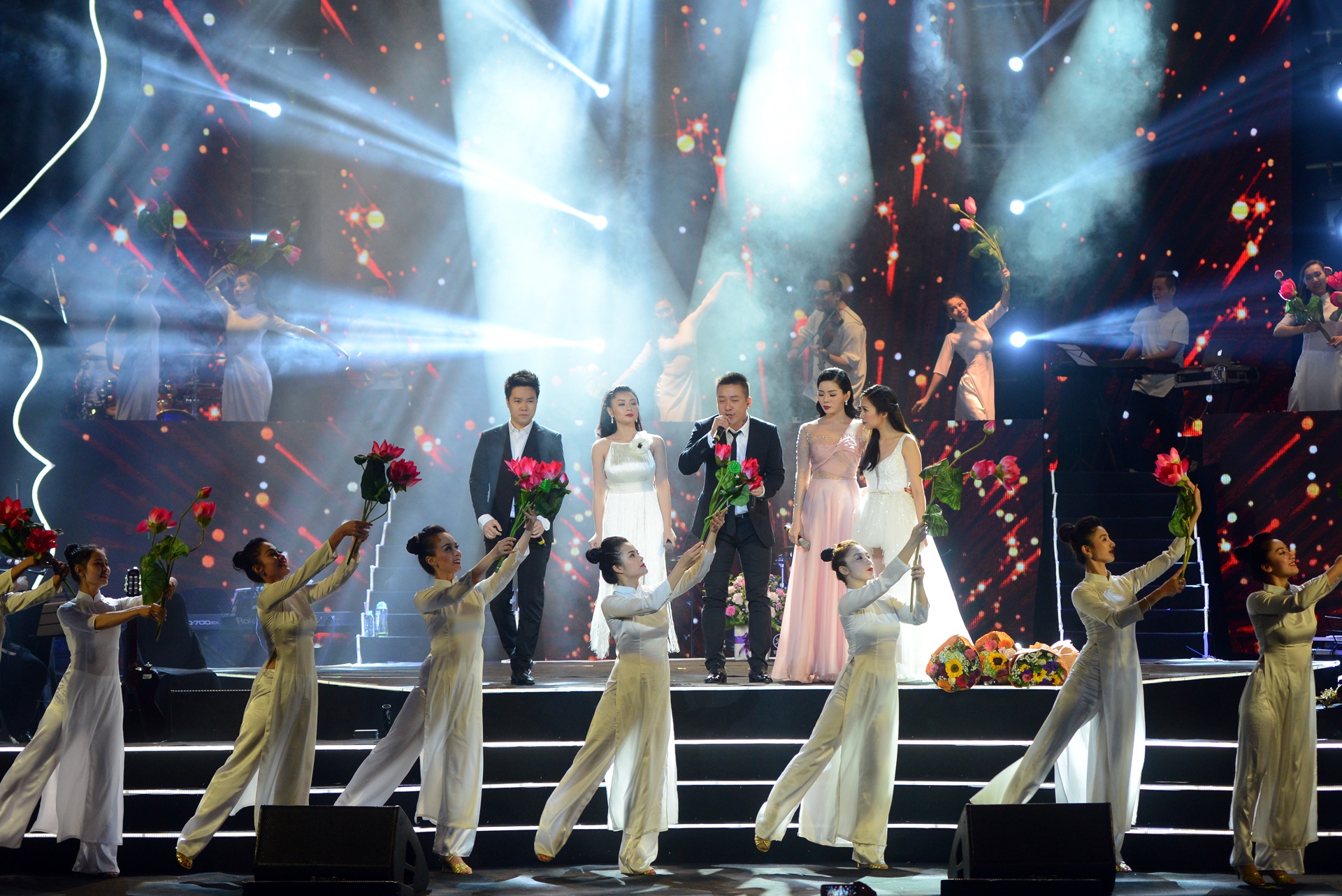 Tuan Hung Le Quyen song ca anh 13