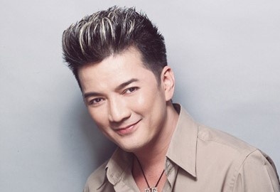 Dam Vinh Hung lam show 'du the loai nhac' tang phu nu dip 8/3 hinh anh