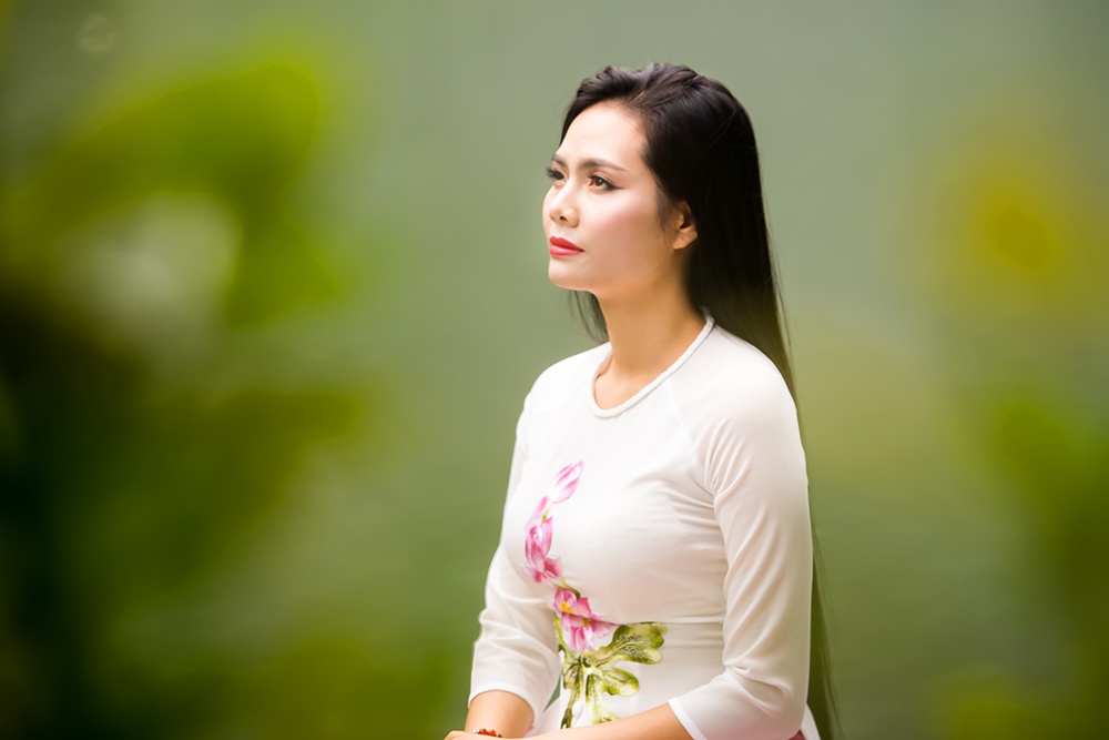 Luong Nguyet Anh khoc khi thu am ca khuc ve me hinh anh