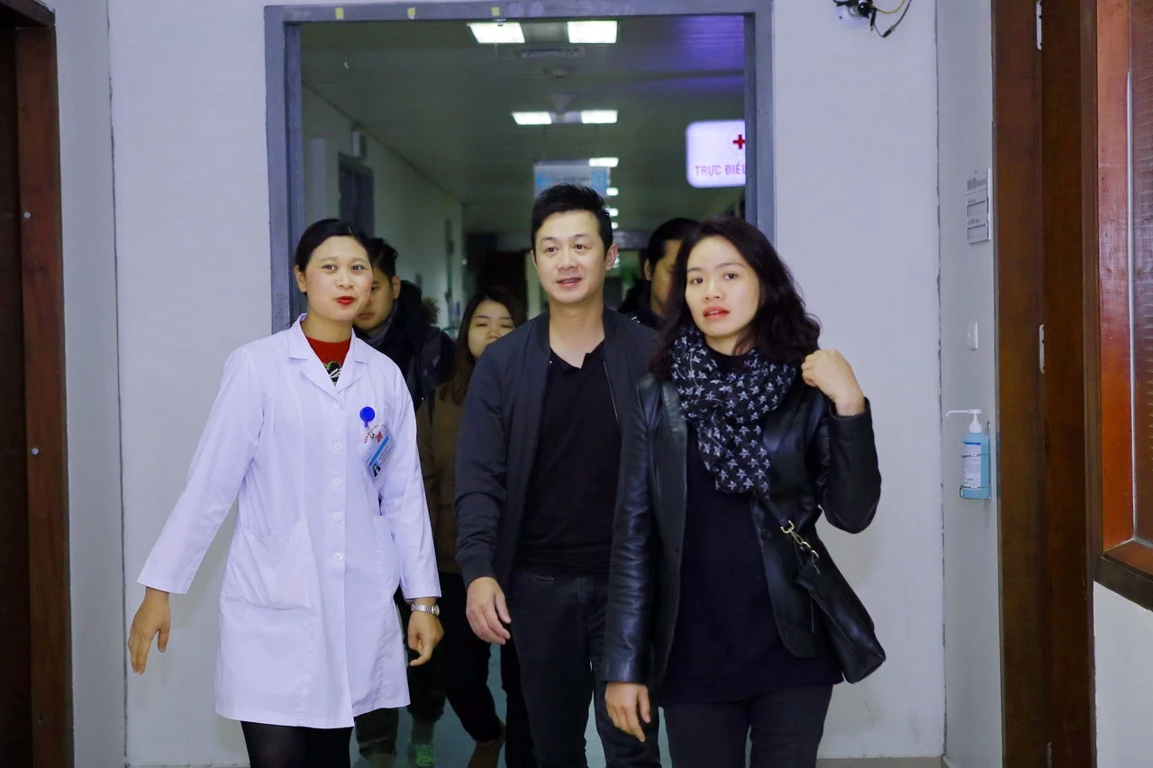 Vo Tran Lap tang qua benh nhan anh 1