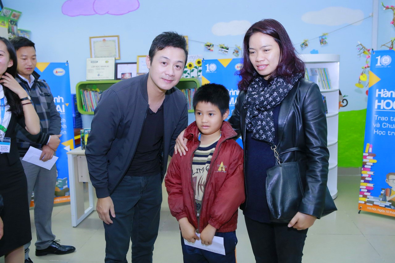 Vo Tran Lap tang qua benh nhan anh 6