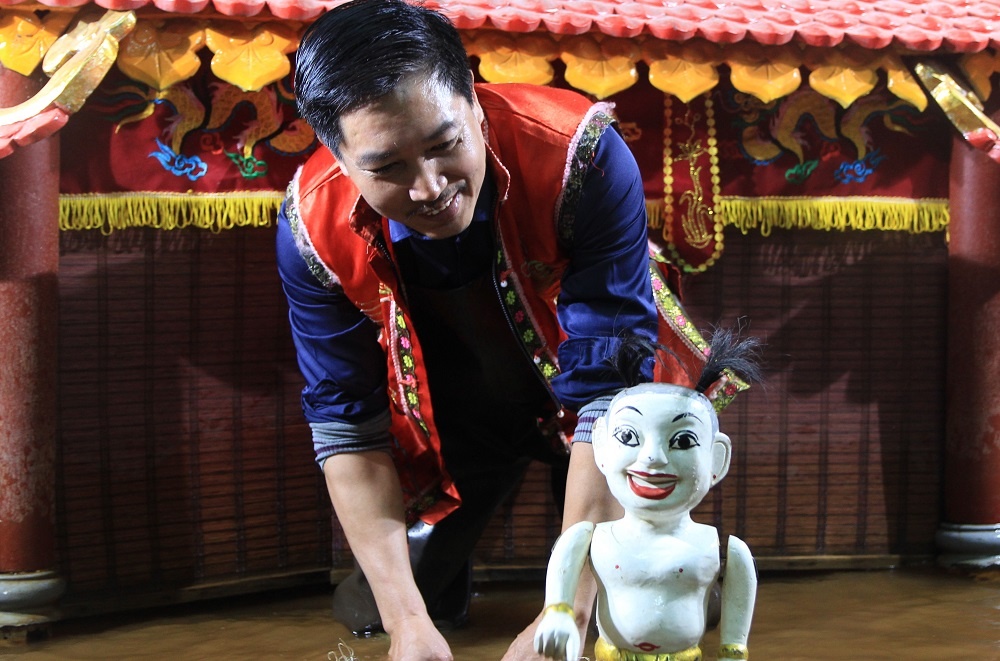 Chuyen nghe si o giuong tang de danh nha cao cua rong cho con roi hinh anh