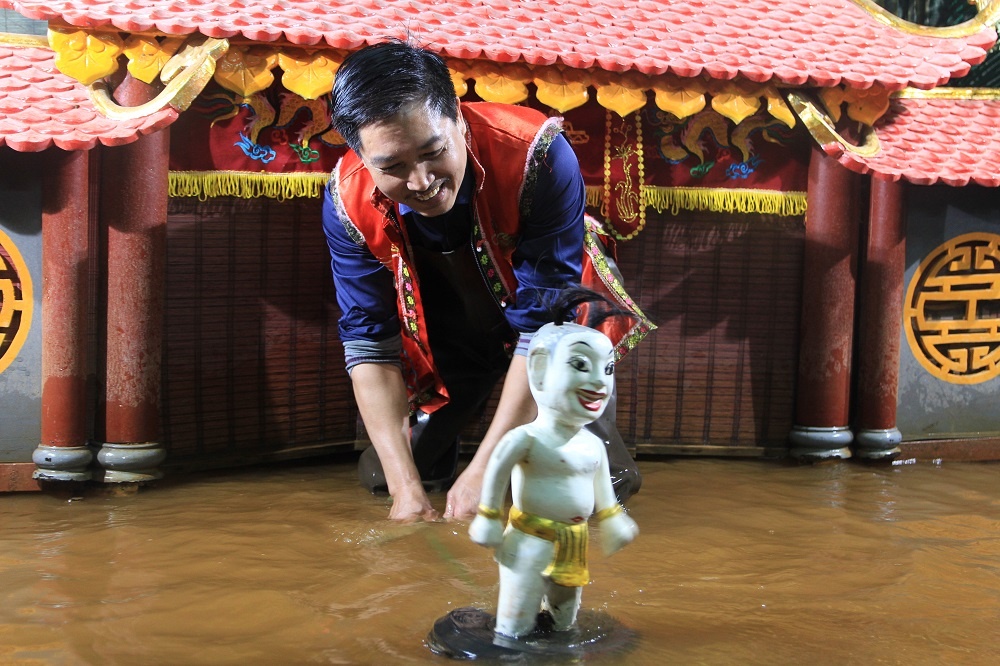 nghe si roi nuoc anh 1