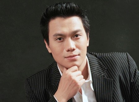 Viet Anh ‘Chay an’ tro lai the loai phim hinh su voi vai con ong trum hinh anh