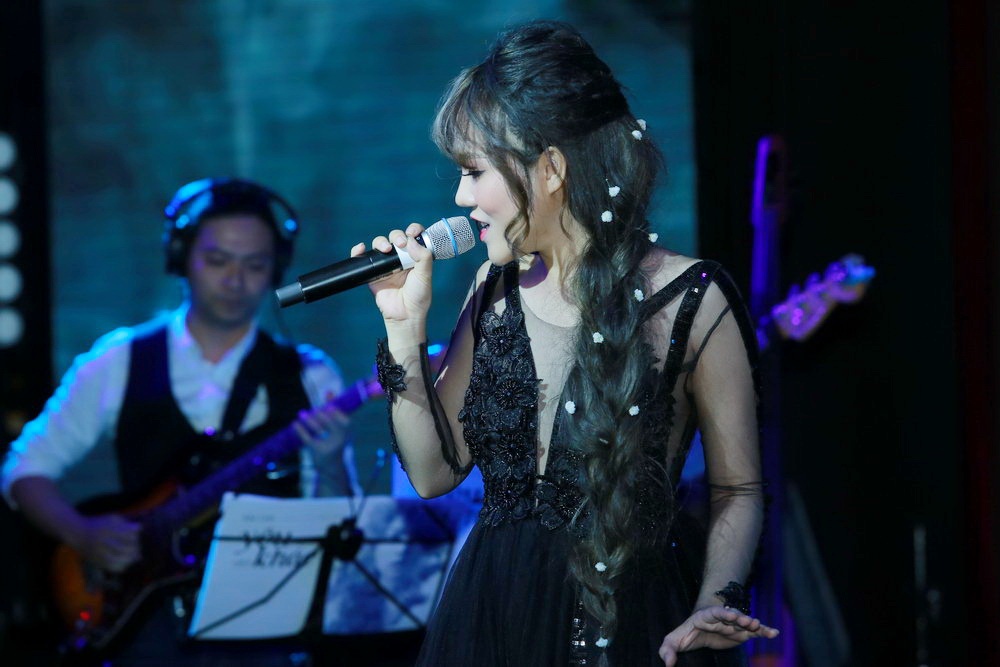 Le Hieu lau son cho Kha Linh anh 1