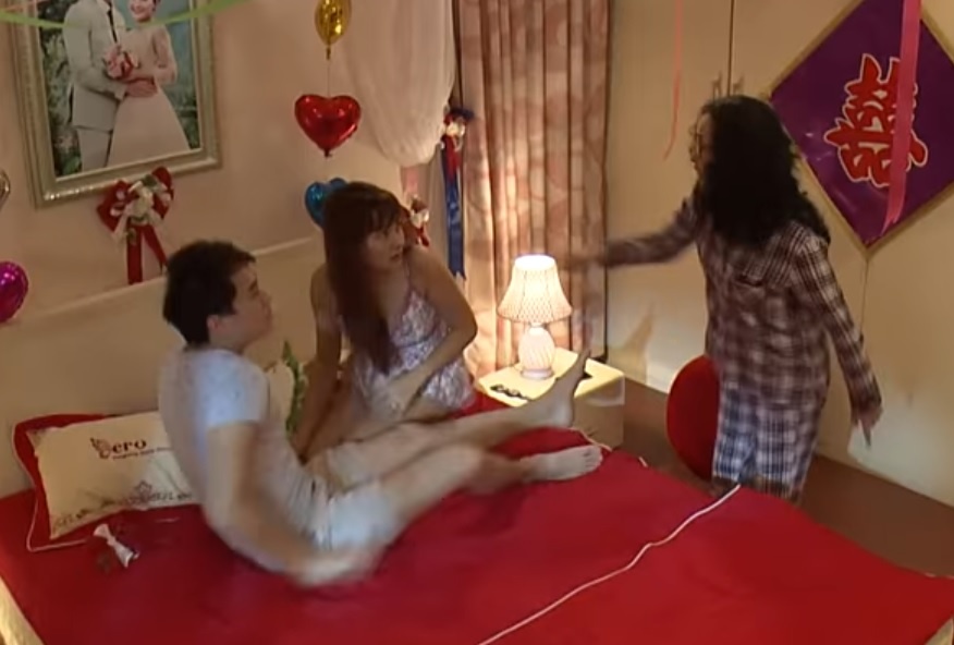 Canh phim me chong khong cho con dau ngoi len nguoi con trai gay chu y hinh anh