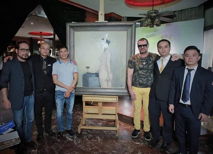 Con trai nha van Nguyen Huy Thiep dau gia buc tranh ve co gai A Dong hinh anh