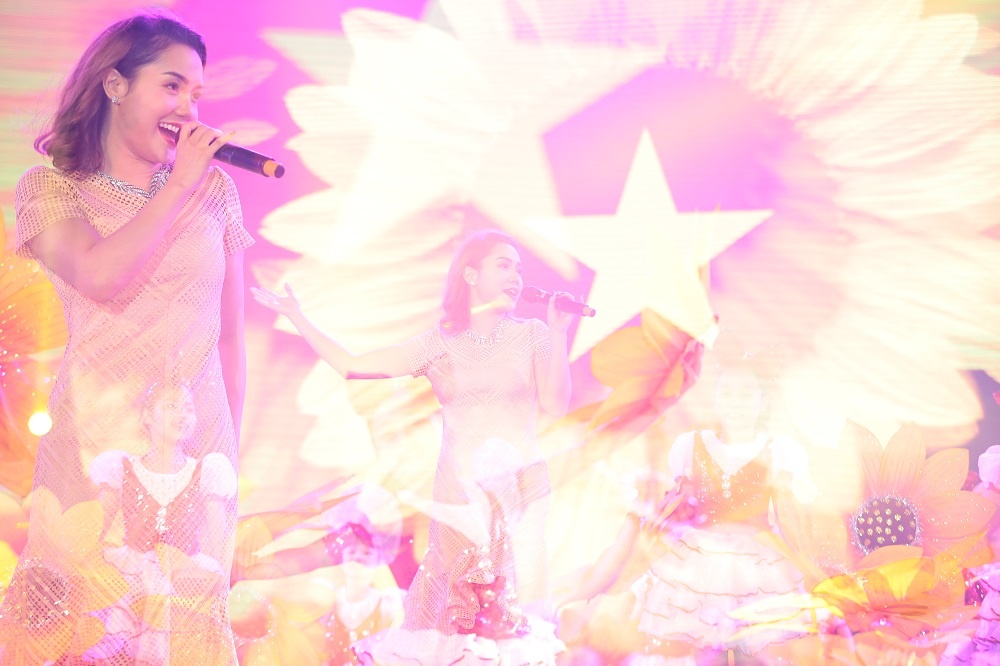 MC Phan Anh dap xe anh 3