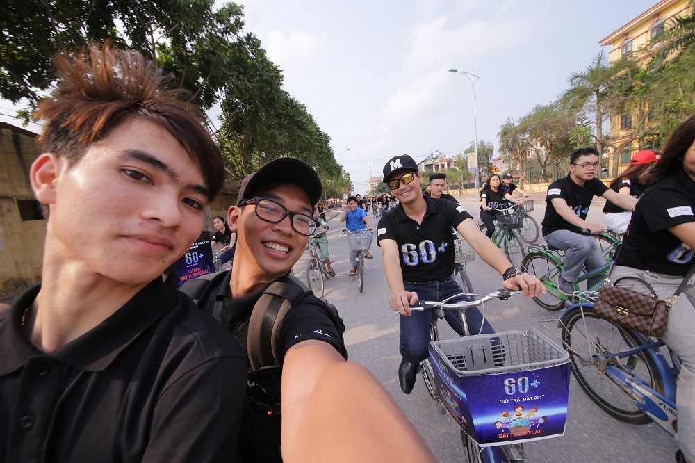 MC Phan Anh dap xe anh 6