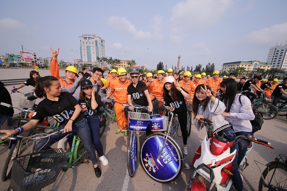 MC Phan Anh dap xe anh 7