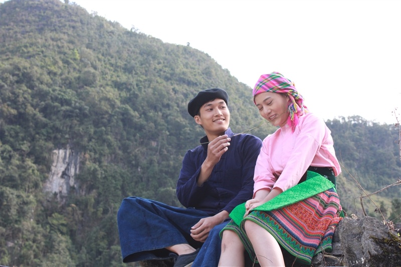 Trailer Lang yen duoi vuc sau hinh anh