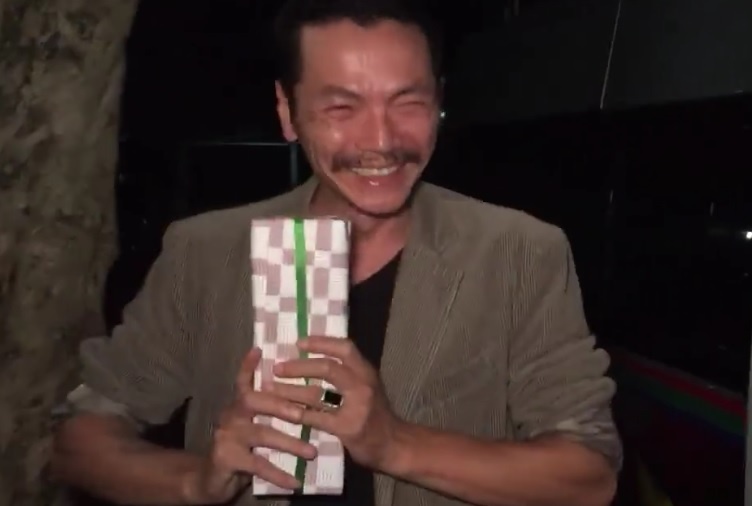 'Nguoi phan xu' mung sinh nhat Luong Bong theo cach... giang ho hinh anh