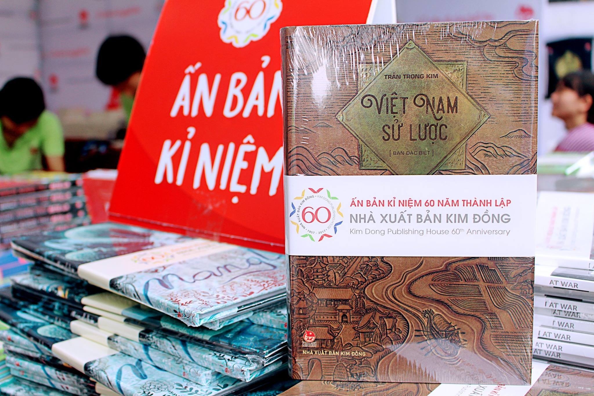 Hoi sach cu Ha Noi thang 4 bay ban 20 tan sach cu hinh anh