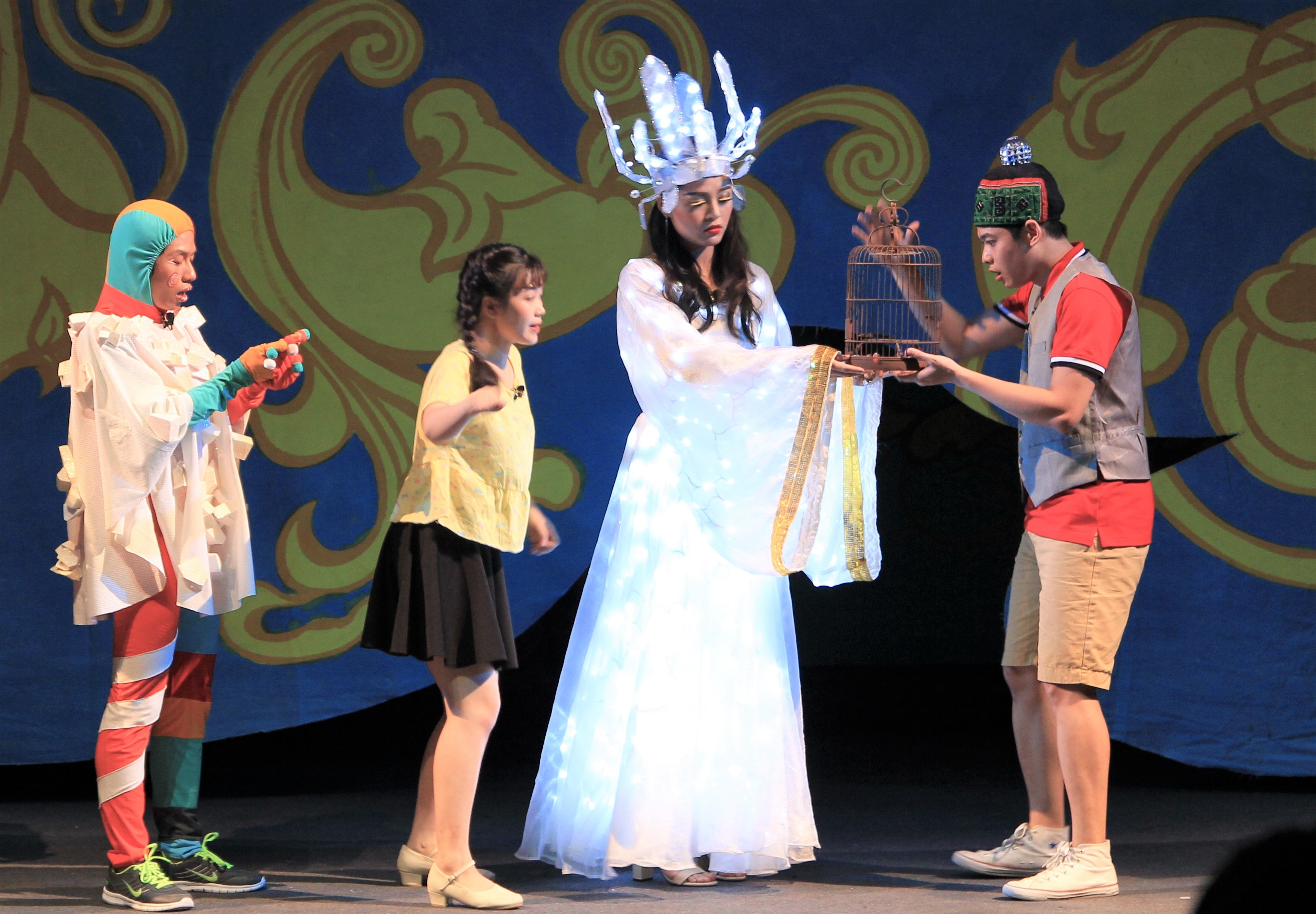 Doan ket trong vo kich 'Con chim xanh' hinh anh