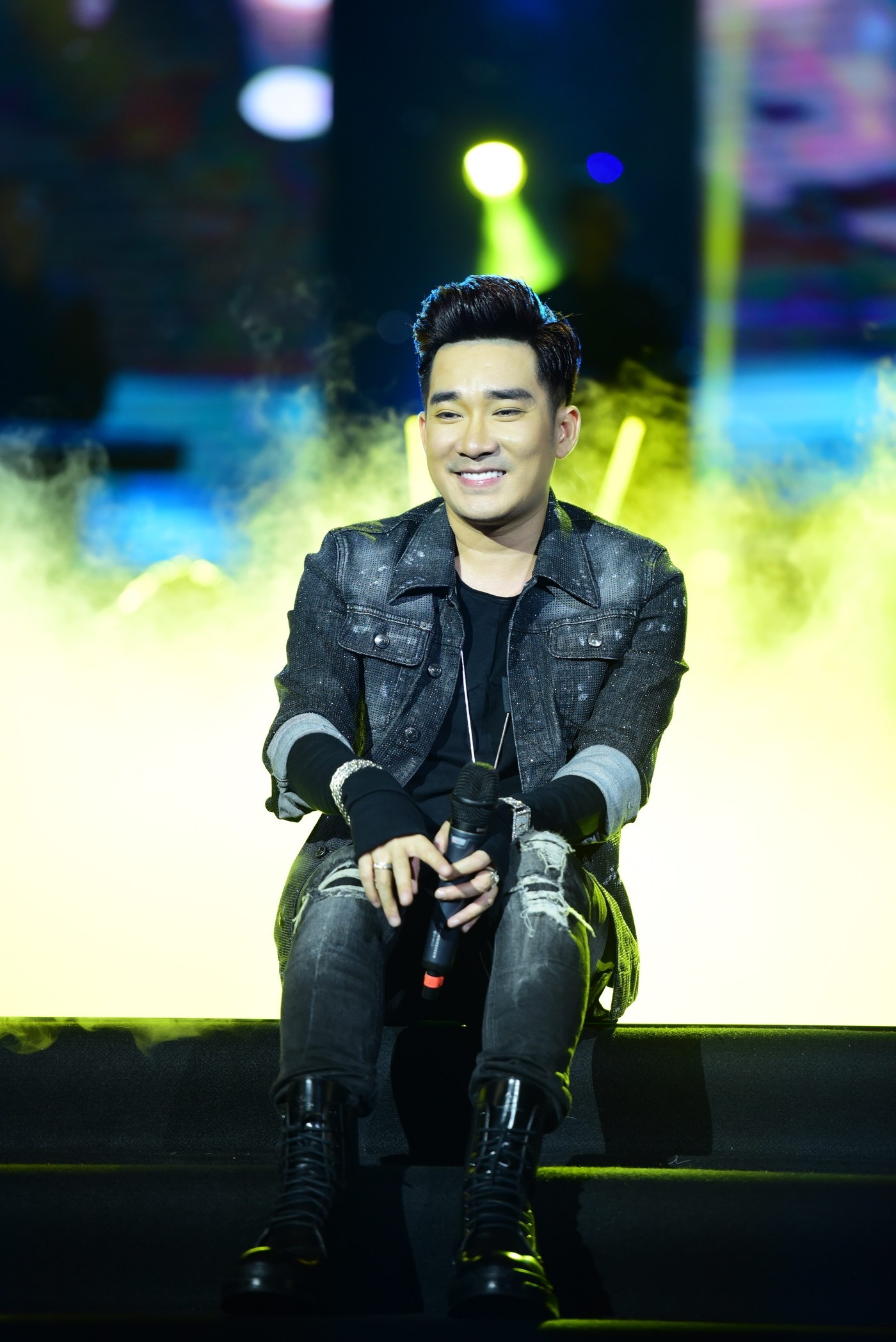 Dam Vinh Hung tuyen bo se vang bong 2 thang anh 4