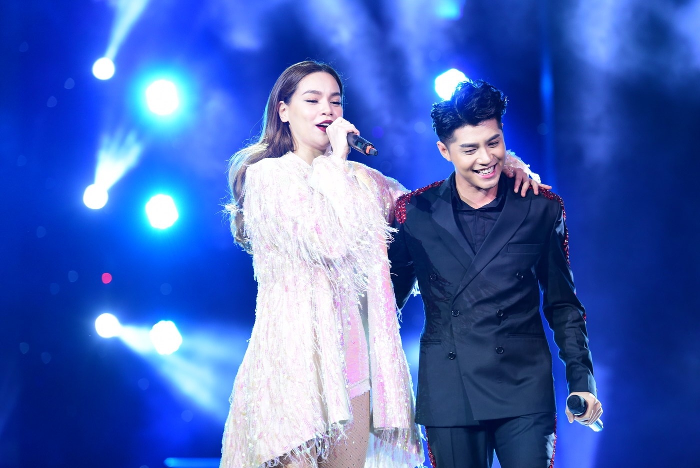 Dam Vinh Hung tuyen bo se vang bong 2 thang anh 6