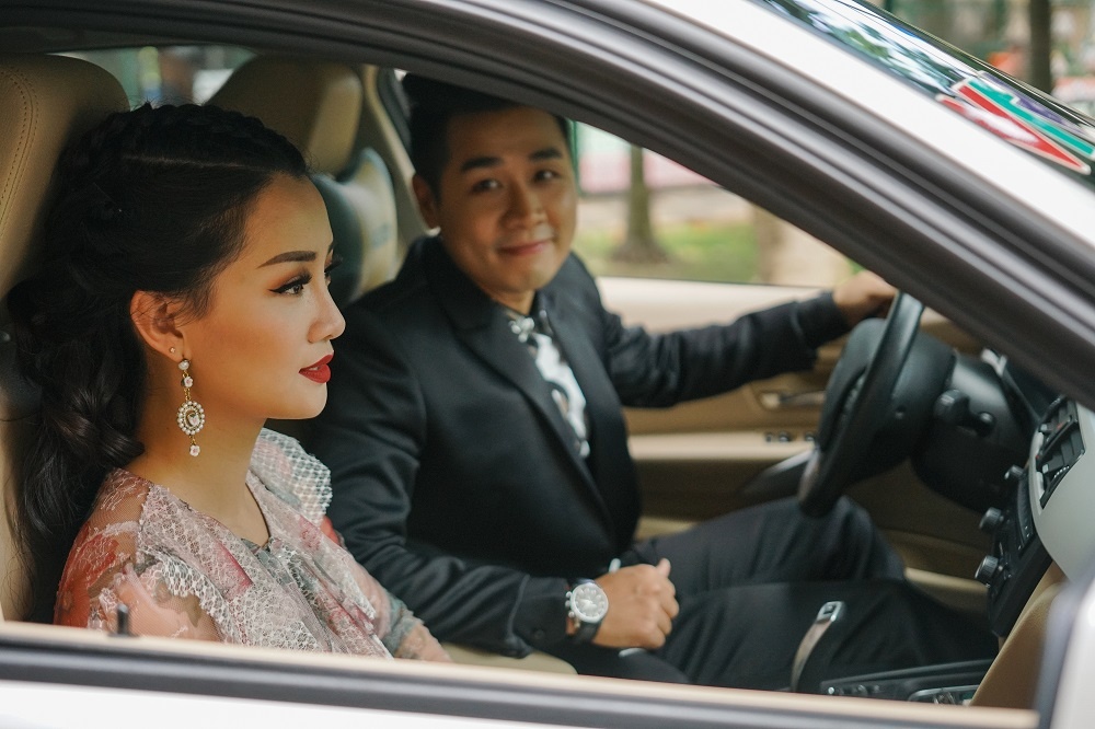 MC Nguyen Khang cham soc Quynh Chi anh 1