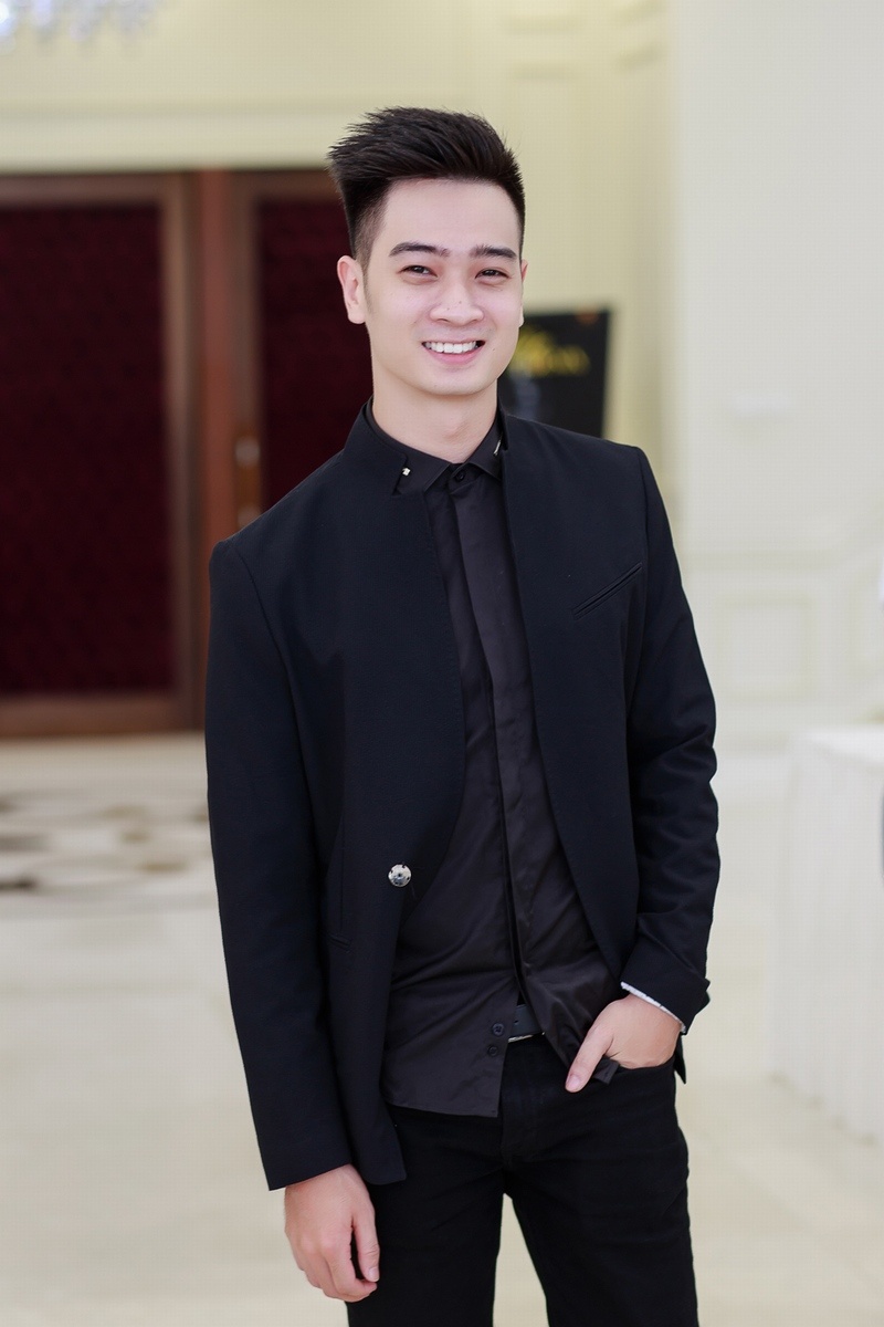 Ali Hoang Duong hua khong phan anh 8