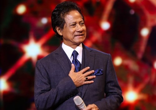 Con trai Che Linh: 'Toi khong trach viec cha bo minh o lai Viet Nam' hinh anh