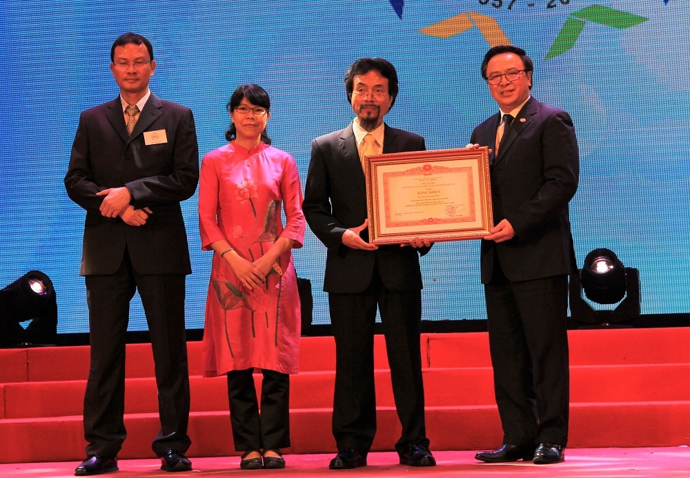 NXB Kim Dong nhan Bang khen cua Thu tuong nhan dip 60 nam thanh lap hinh anh