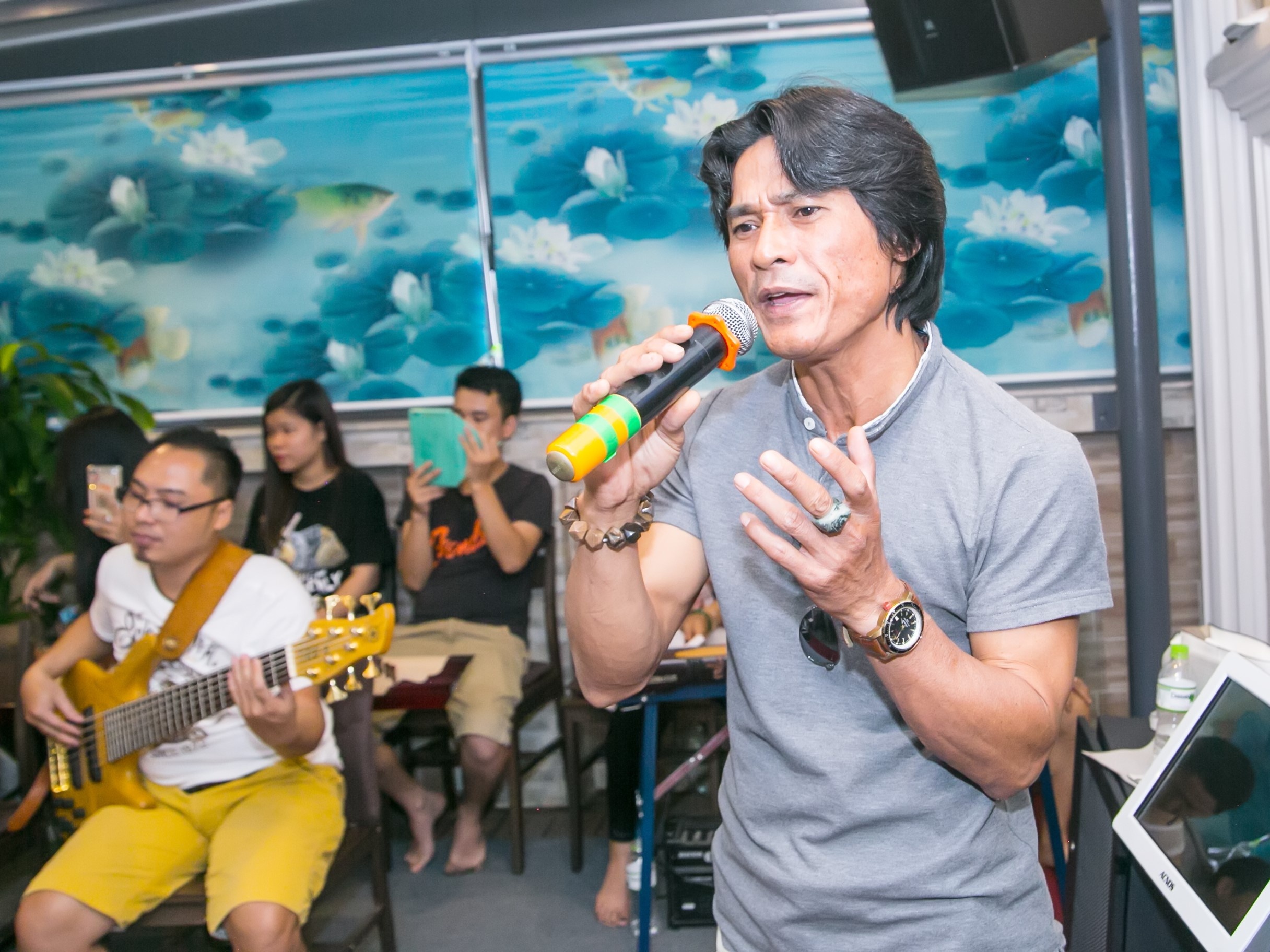 danh ca Che Linh tap nhac anh 4