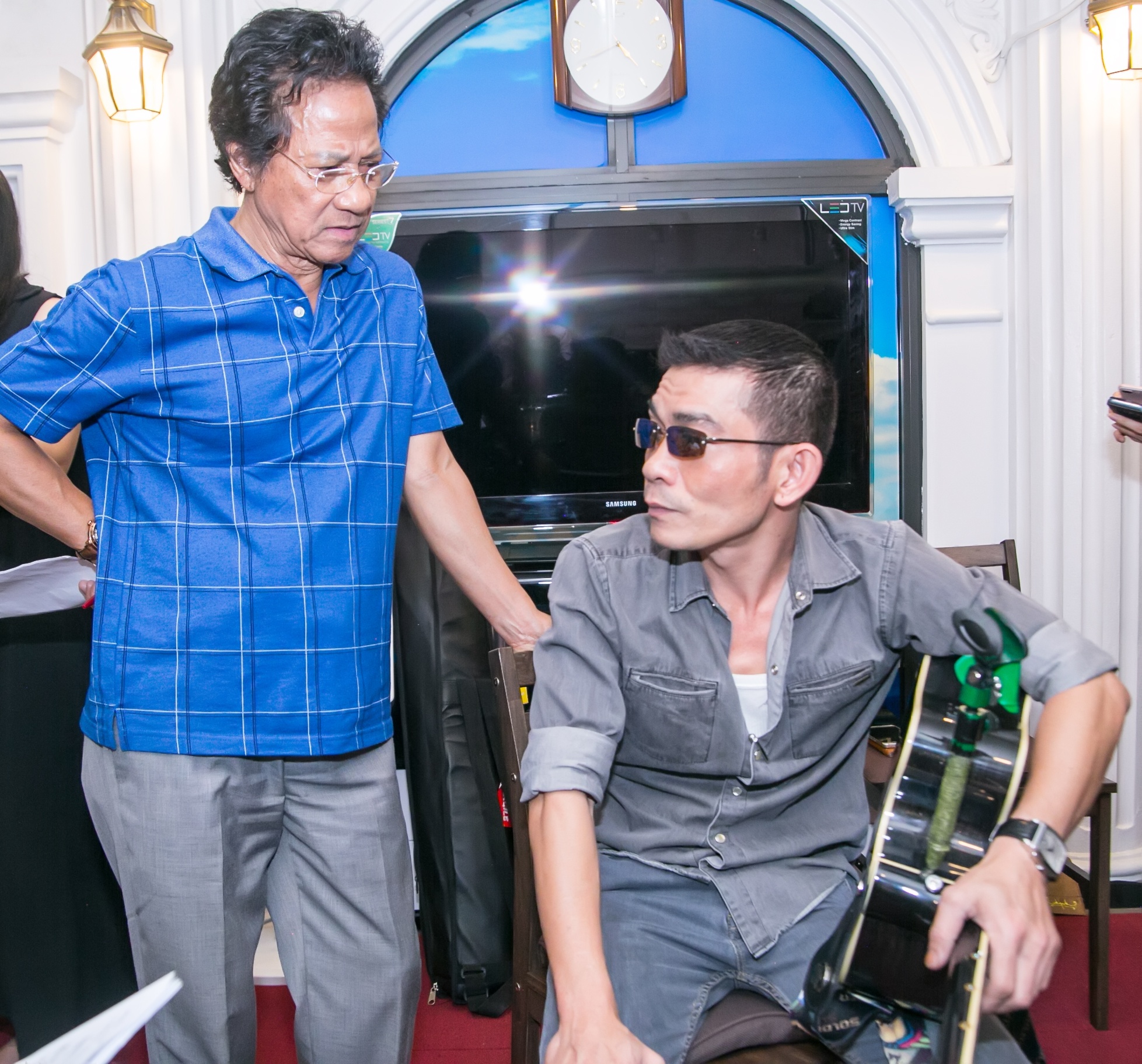 danh ca Che Linh tap nhac anh 2