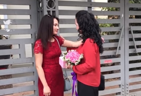 ‘Song chung voi me chong’ tiet lo canh Van va ba Phuong lam lanh hinh anh