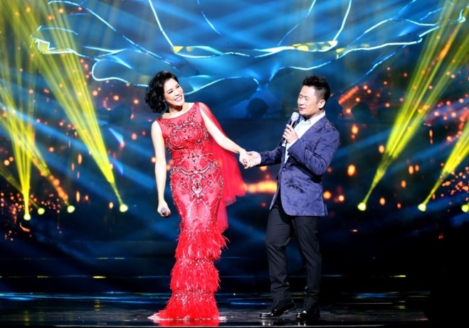 Ha Tran hat Anh cu di di anh 2