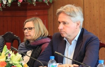 To chuc khoa dao tao cong tac xuat ban voi chuyen gia Duc tai Ha Noi hinh anh