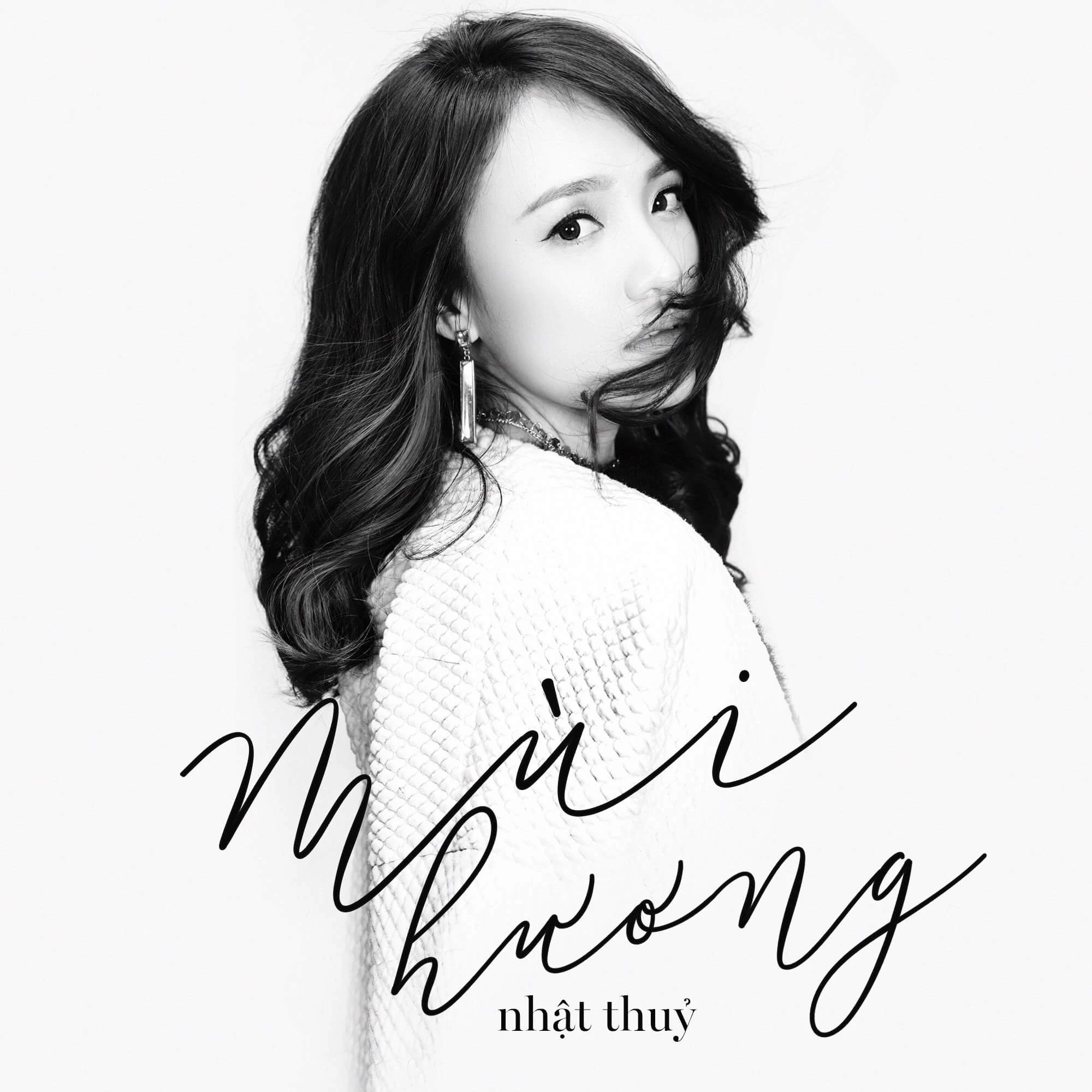 ca si Nhat Thuy ra ca khuc anh 2