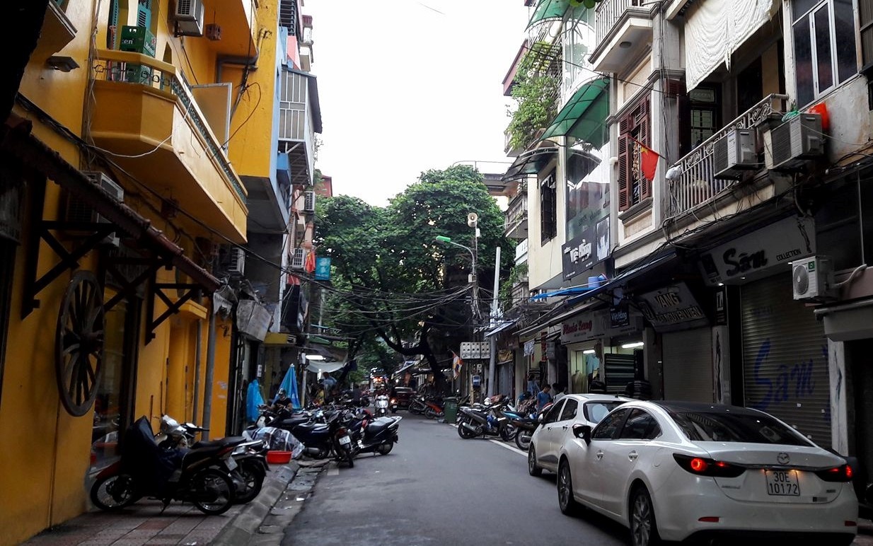 nghe si Chu Hung bi cat dien,  nuoc anh 2