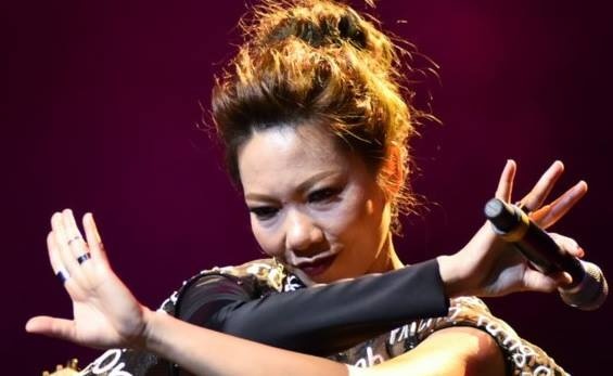 Ha Tran: 'Sang trong hay re tien nam o nguoi hat, khong phai bai hat' hinh anh